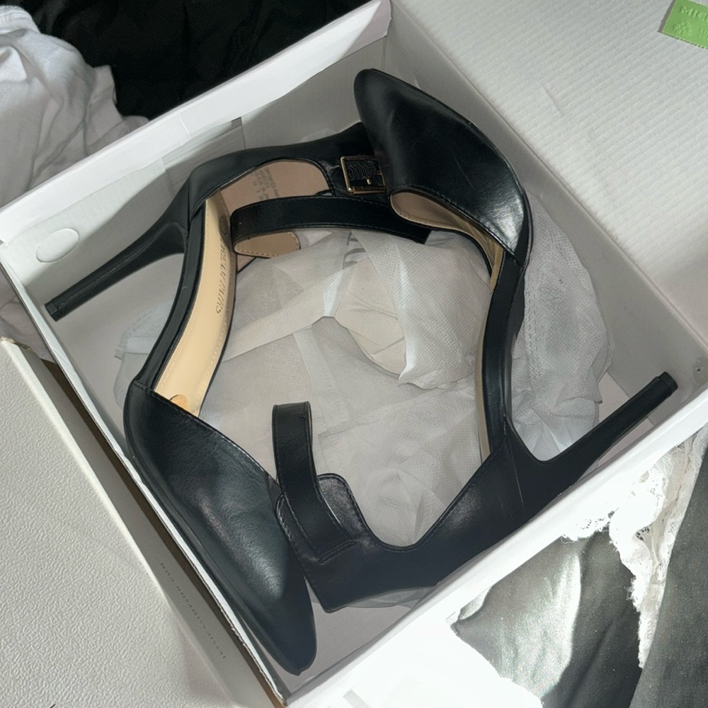 Size 11 heels never worn